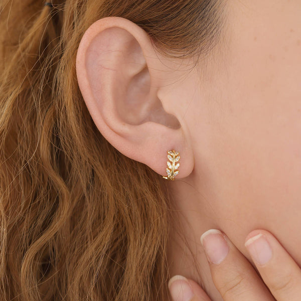 E043 gold leaf huggie earrings, leaf hoop earrings, huggies: Silver