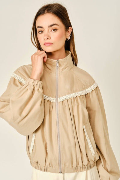 LACE SHIRRING BOMBER JACKET: TAN