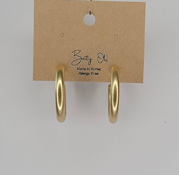 HOOP EARRINGS.: GOLD - Lulu Bella Boutique