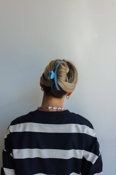 KAXI ORIGINAL WAVY HOLD EVERYTHING CLAW: HONEY BLONDE - Lulu Bella Boutique