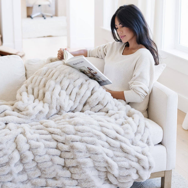 DOUBLE RUCHED FAUX FUR THROW BLANKETS: Sandshell Blend