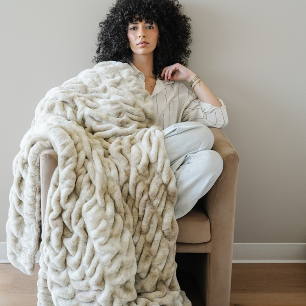 DOUBLE RUCHED FAUX FUR THROW BLANKETS: Woodrose