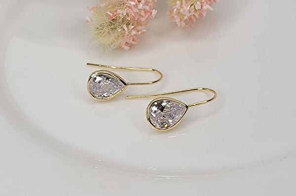 TEARDROP FISH HOOK EARRINGS.: GOLD