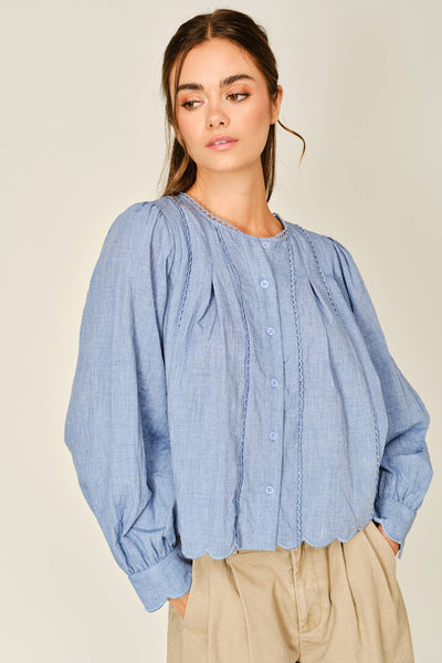 SCALLOP LACE DETAIL A LINE BLOUSE: DENIM BLUE