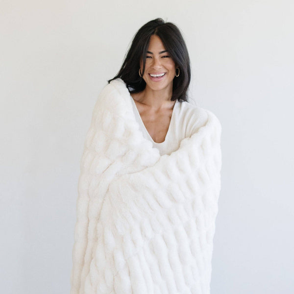 DOUBLE RUCHED FAUX FUR THROW BLANKETS: Sandshell Blend
