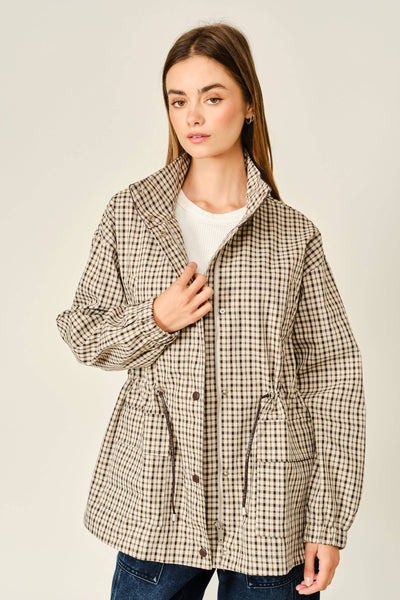 PLAID FAUX LEATHER MOCK NECK DETAIL JACKET: CREAM/BROWN