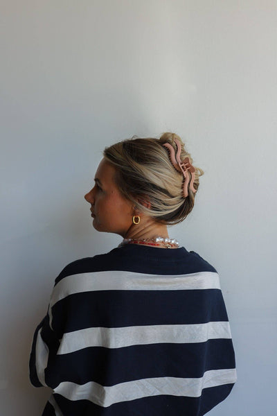 KAXI ORIGINAL WAVY HOLD EVERYTHING CLAW: HONEY BLONDE - Lulu Bella Boutique