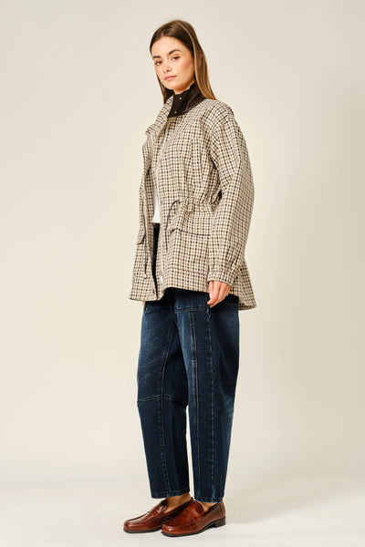 PLAID FAUX LEATHER MOCK NECK DETAIL JACKET: CREAM/BROWN