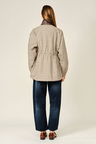 PLAID FAUX LEATHER MOCK NECK DETAIL JACKET: CREAM/BROWN