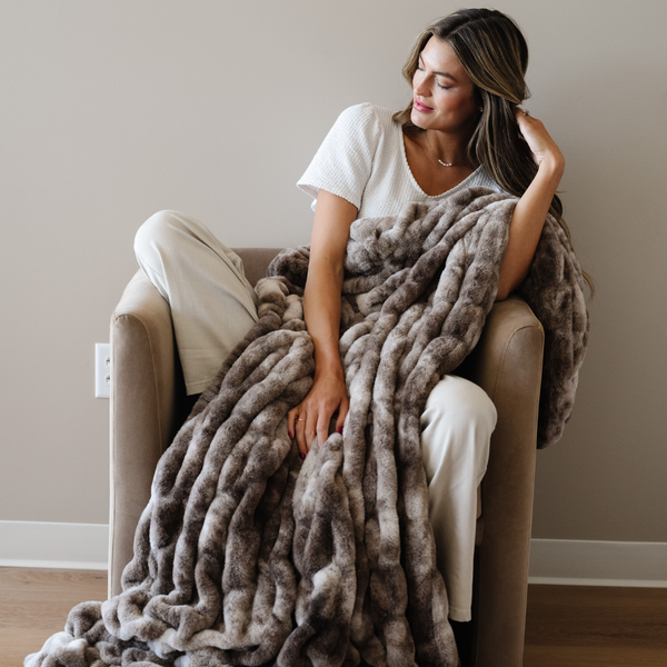 DOUBLE RUCHED FAUX FUR XL THROW BLANKETS: Woodrose