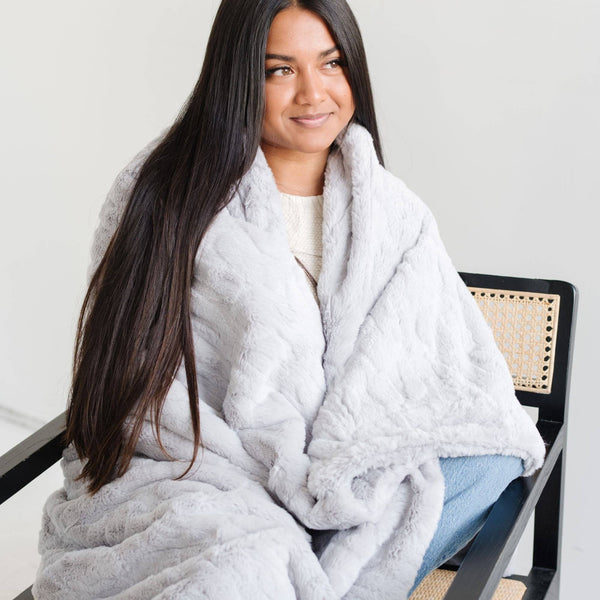 PATTERNED FAUX FUR THROW BLANKETS: Ivory