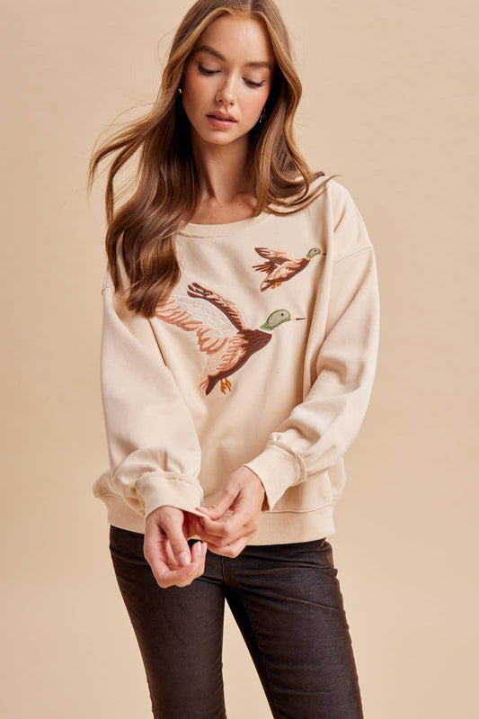 EMBROIDERED DUCK PULLOVER: CASHEW