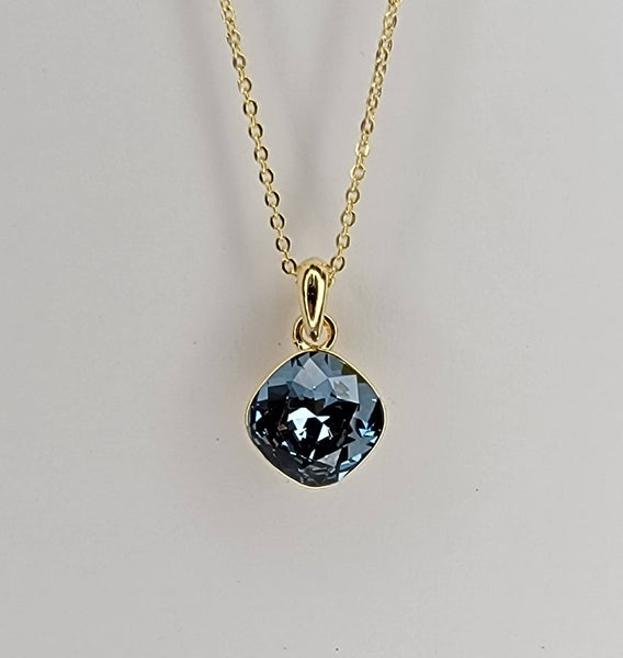 SWAROVSKI CRYSTAL CHARM NECKLACE.: CLEAR/GOLD