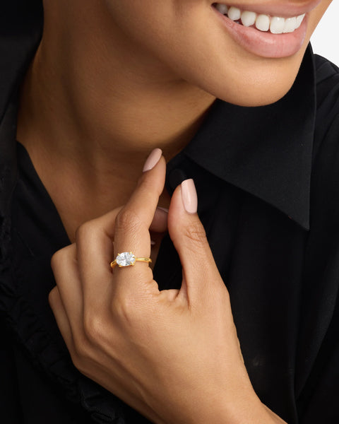 She's on Point Ring Gold|White Diamondettes