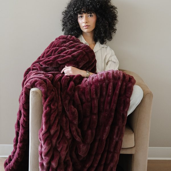 DOUBLE RUCHED FAUX FUR THROW BLANKETS: Woodrose
