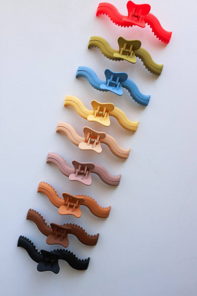 KAXI ORIGINAL WAVY HOLD EVERYTHING CLAW: HONEY BLONDE - Lulu Bella Boutique