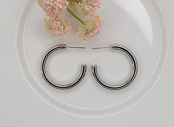 HOOP EARRINGS.: GOLD - Lulu Bella Boutique