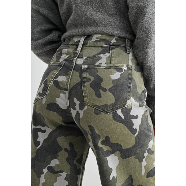 HIGH-RISE WIDE LEG CROP CAMOUFLAGE CUFFED HEM: AMULET GREEN