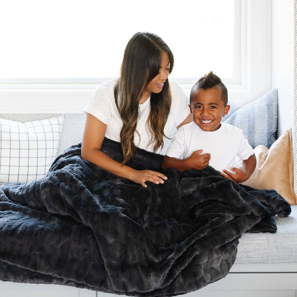 PATTERNED FAUX FUR THROW BLANKETS: Cashmere