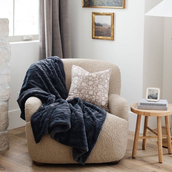 PATTERNED FAUX FUR THROW BLANKETS: Cashmere