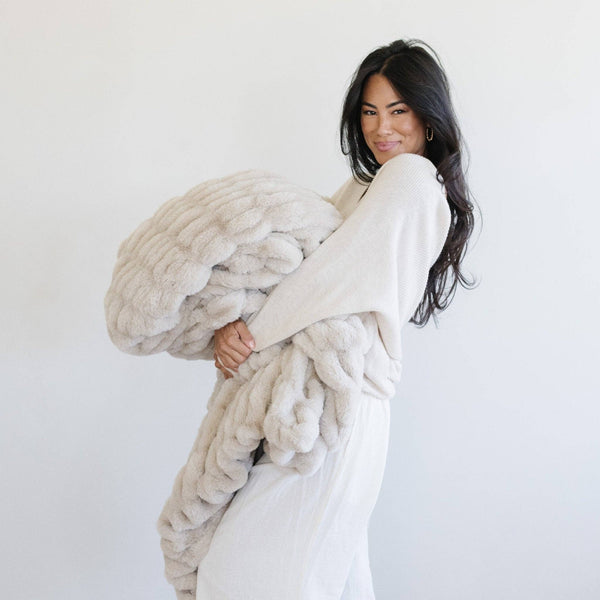 DOUBLE RUCHED FAUX FUR THROW BLANKETS: Sandshell Blend