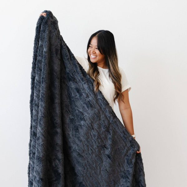 PATTERNED FAUX FUR THROW BLANKETS: Fir