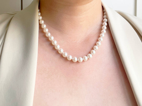 Single strand large white pearl necklace, pearl necklace