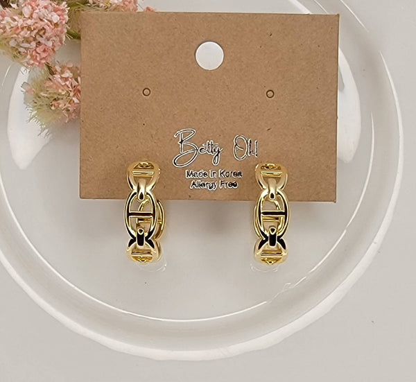 CHAIN STYLE HOOP EARRINGS.: Silver - Lulu Bella Boutique