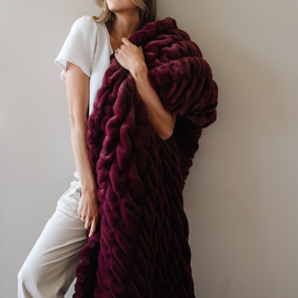 DOUBLE RUCHED FAUX FUR XL THROW BLANKETS: Snow