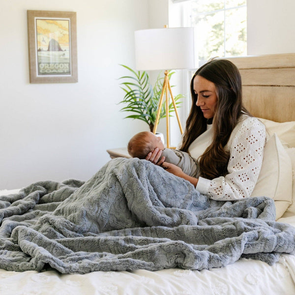PATTERNED FAUX FUR THROW BLANKETS: Cashmere
