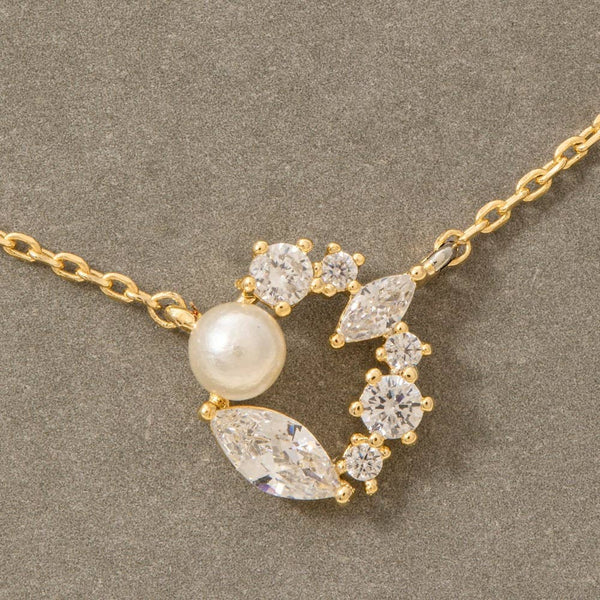 Dainty Pearl And Gems Round Pendant Necklace: GDCRM