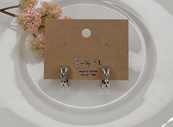 X-CROSS HOOP EARRINGS.: GOLD - Lulu Bella Boutique