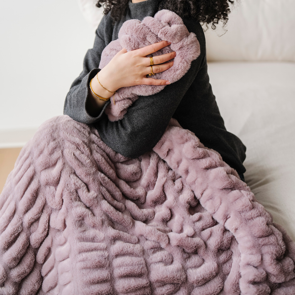 DOUBLE RUCHED FAUX FUR THROW BLANKETS: Woodrose