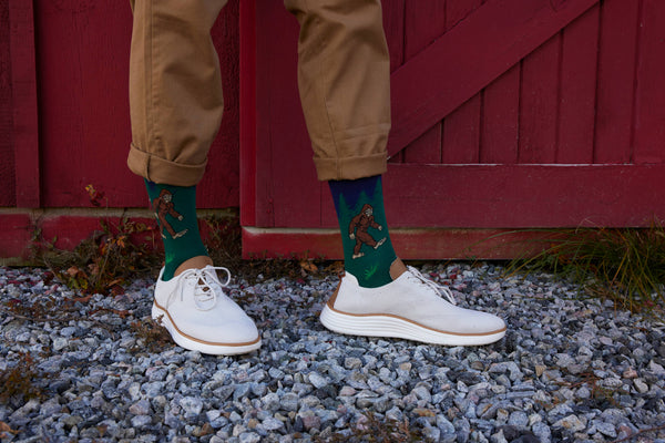 Men's Bigfoot is Real Bamboo Blend Novelty Crew Sock: Navy / 10 13