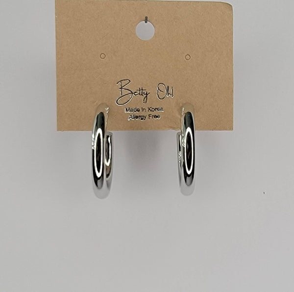HOOP EARRINGS.: GOLD - Lulu Bella Boutique