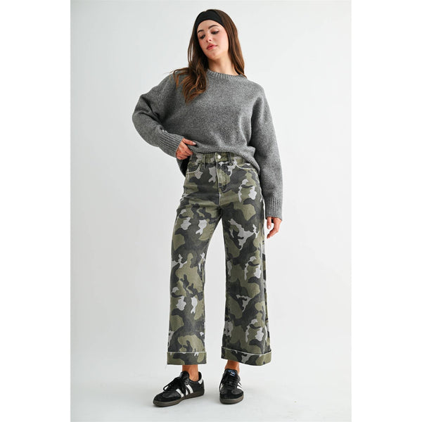 HIGH-RISE WIDE LEG CROP CAMOUFLAGE CUFFED HEM: AMULET GREEN