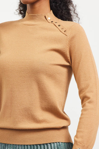 MOCK NECK SWEATER WITH BUTTON DETAIL: CAMEL