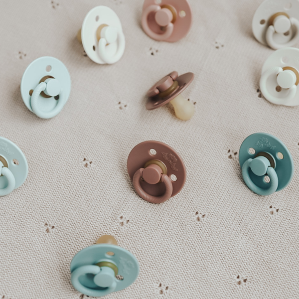 Itzy Soother™ Natural Rubber Paci Sets: Glow 0-6 M