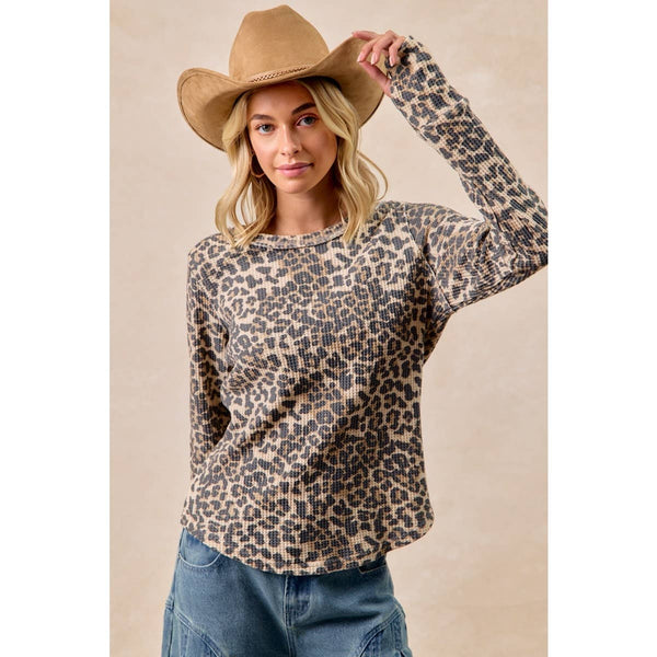 LEOPARD PRINT WASHED WAFFLE THERMAL TOP WITH THUMB: LEOPARD