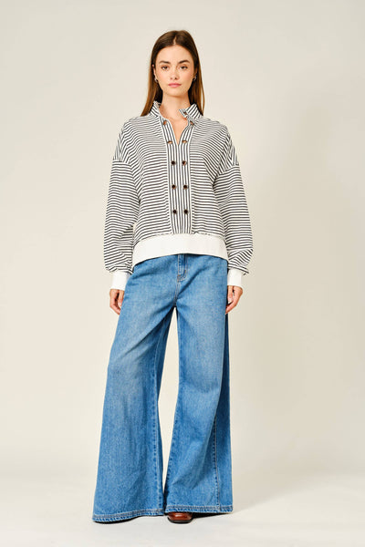PULLOVER STRIPED EYELET DETAIL SWEATSHIRTS: OFF WHITE / BLACK
