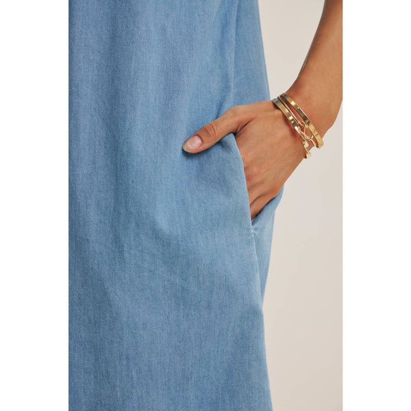 COFFEE RUN WASHED DENIM MINI SHIRT DRESS WITH SCALLOP DETAIL: LT. DENIM / S - Lulu Bella Boutique