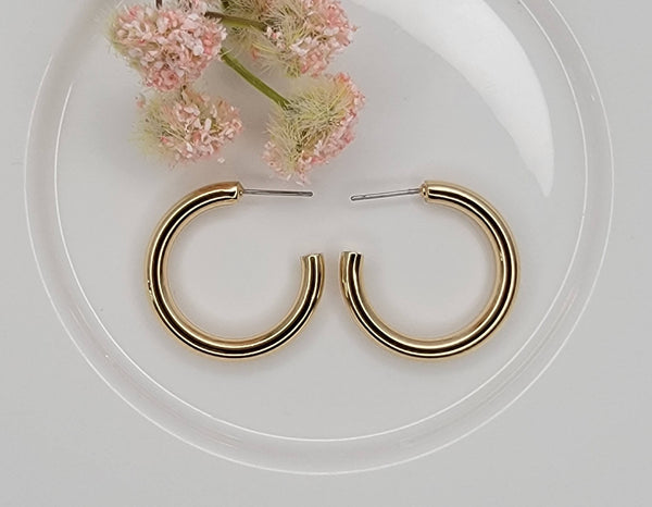 HOOP EARRINGS.: GOLD - Lulu Bella Boutique