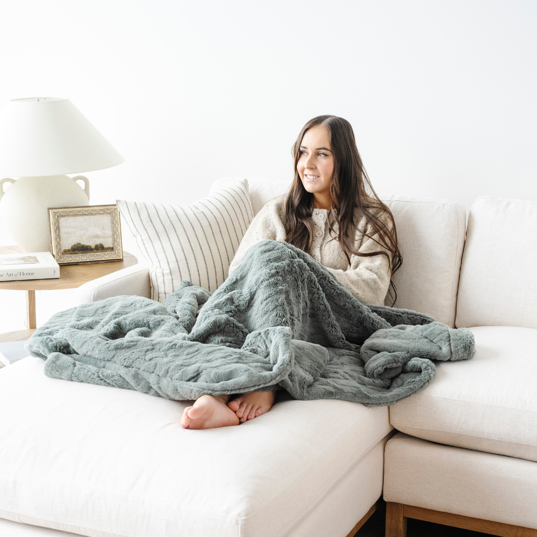 PATTERNED FAUX FUR THROW BLANKETS: Fir