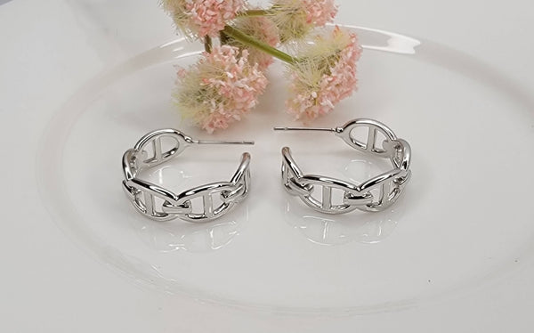 CHAIN STYLE HOOP EARRINGS.: Silver - Lulu Bella Boutique