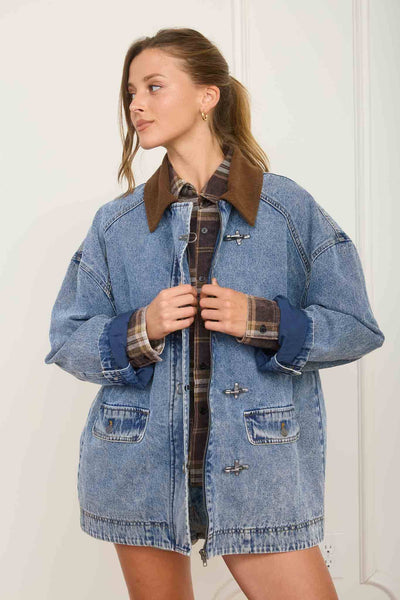 CONTRAST COLLAR LATCH HOOK WASHED DENIM JACKET: DENIM