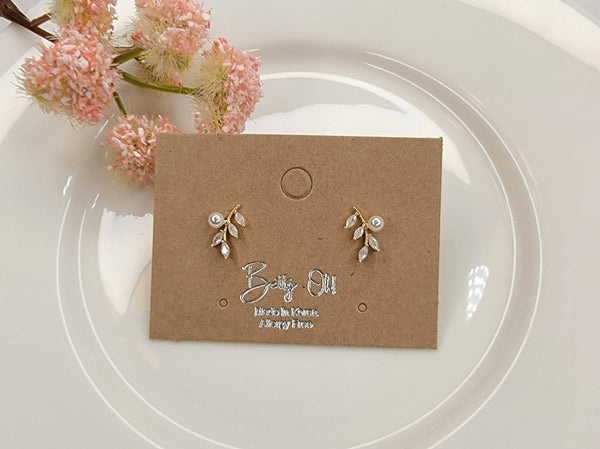 Cz Post Earring: Gold