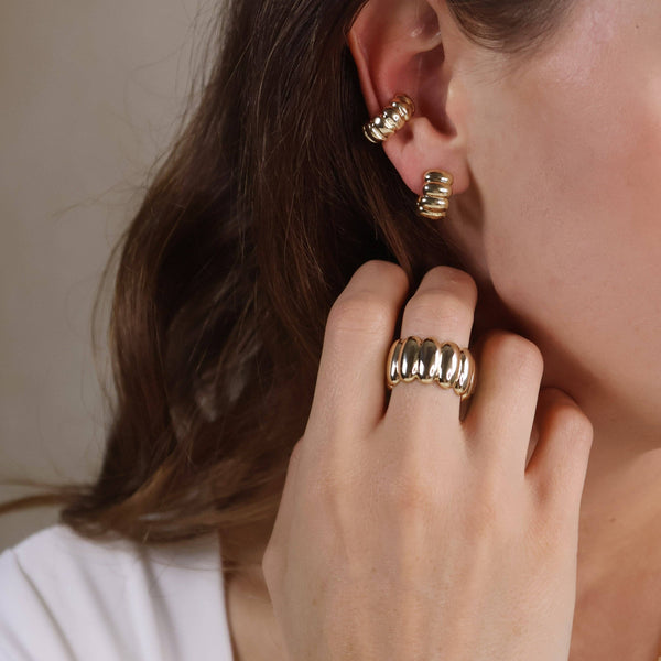 18k Gold Filled Scalloped C-Hoop Earrings - Lulu Bella Boutique