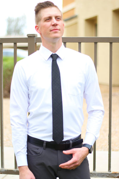 Vogue – Subtle Gold and Black Tie: 3.25" Standard Tie