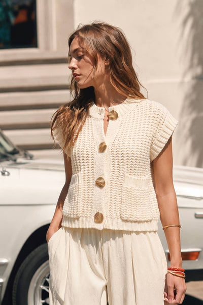CHUNKY KNIT BUTTON-FRONT VEST TOP: Off White