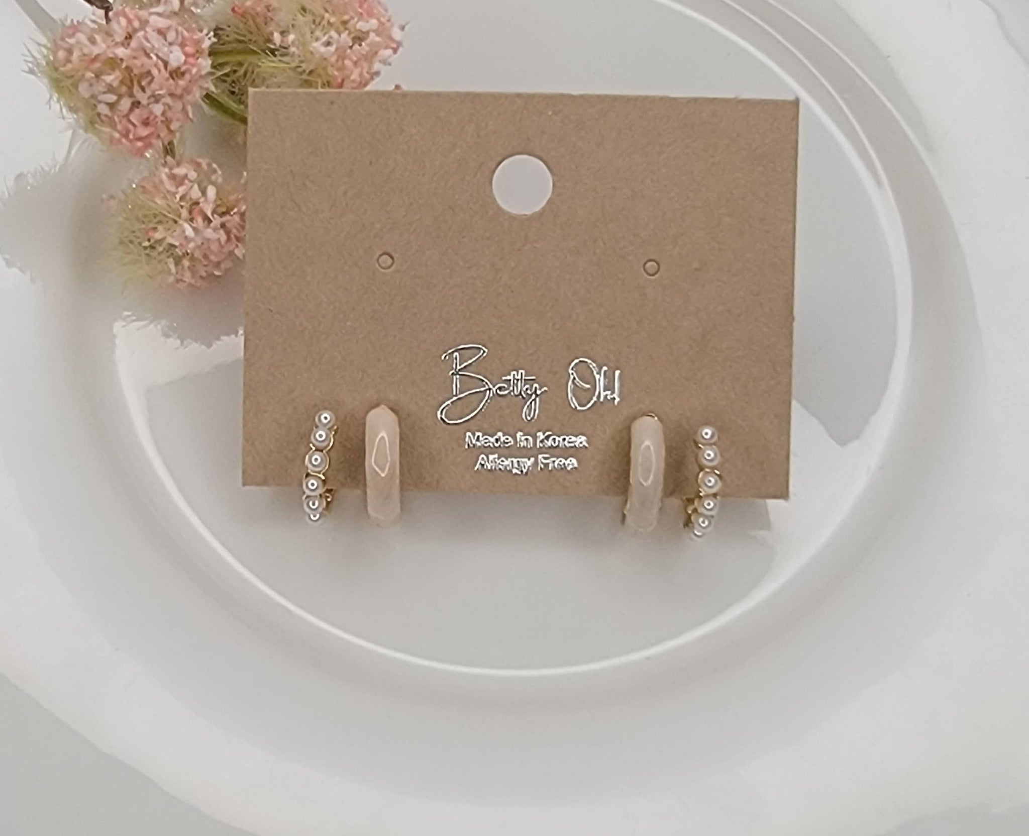 SMALL DOUBLE LAYRED HOOP EARRINGS.